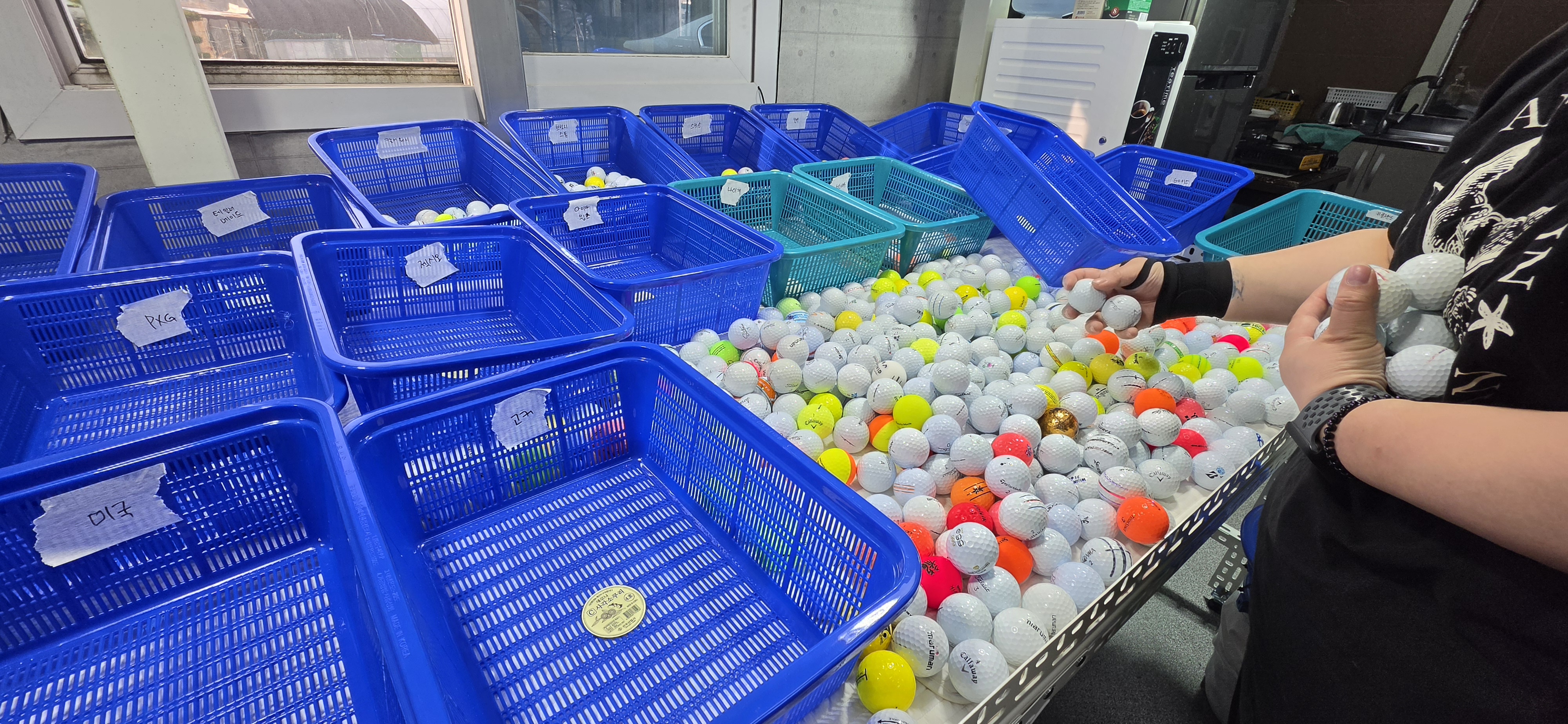 Final re-inspection and brand sorting by basket